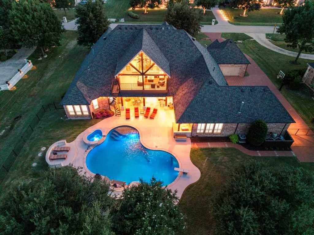 2901 Lakeview Drive