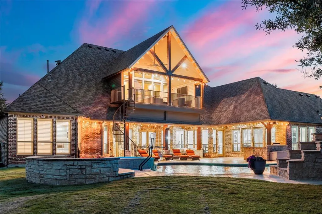 2901 Lakeview Drive