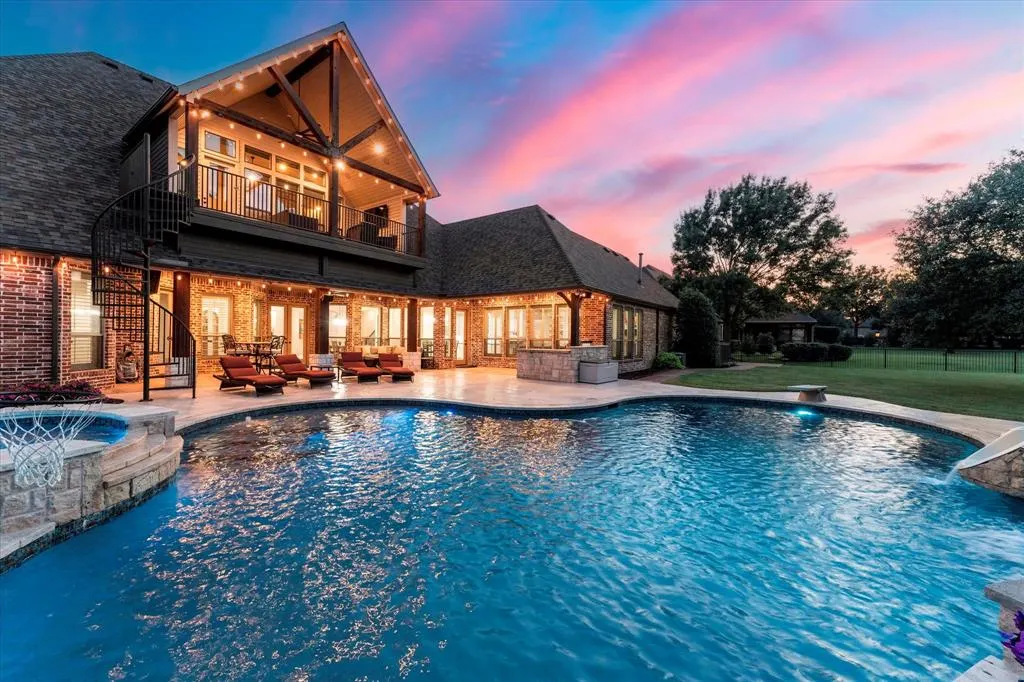 2901 Lakeview Drive