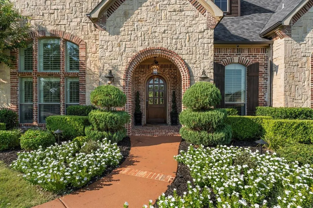 2901 Lakeview Drive