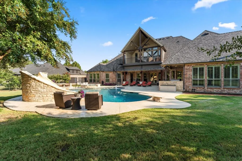 2901 Lakeview Drive