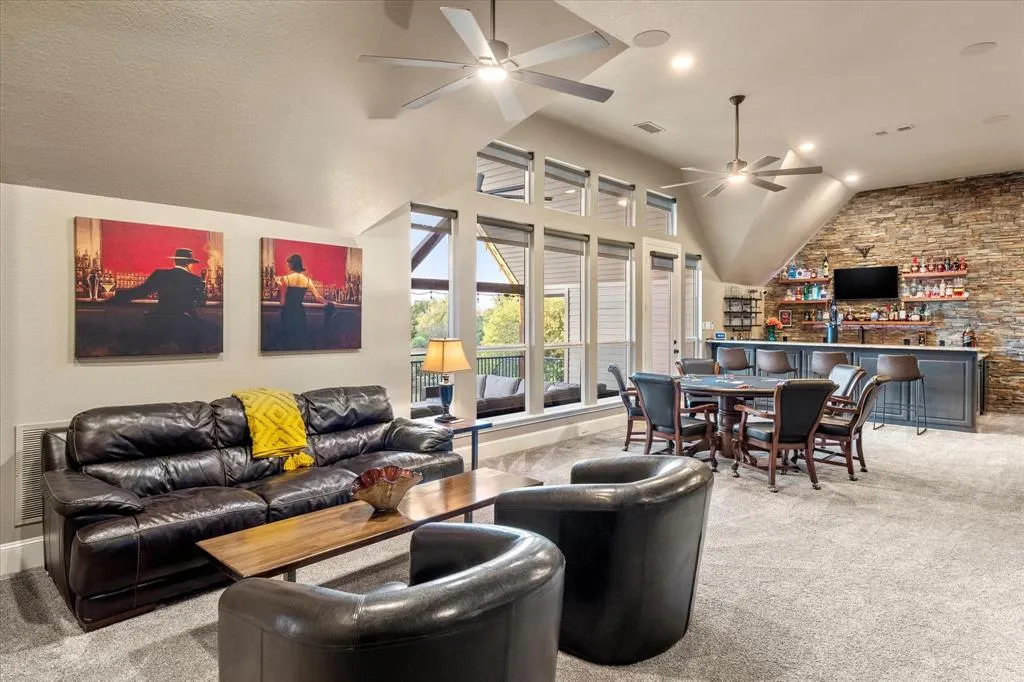 2901 Lakeview Drive