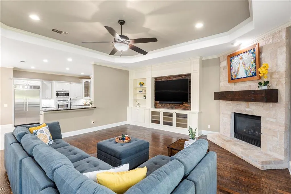 2901 Lakeview Drive