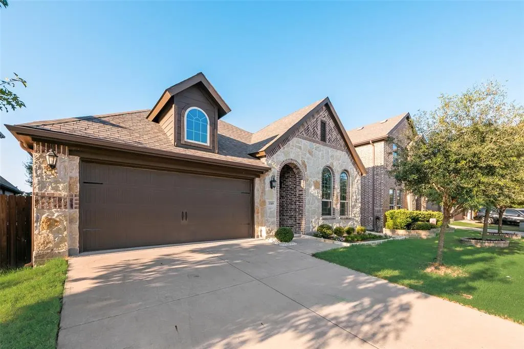 3319 Sequoia Lane
