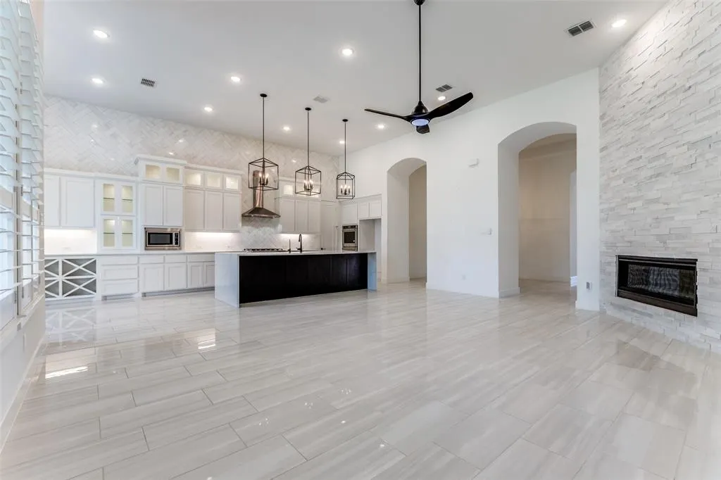7823 Hoxie Lane
