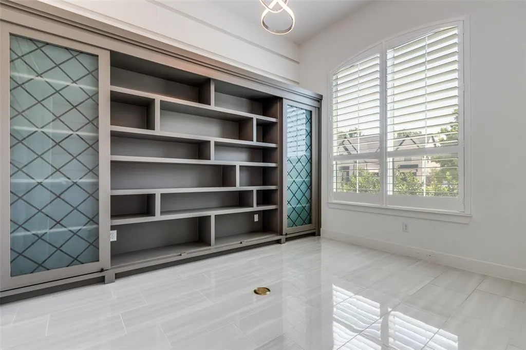 7823 Hoxie Lane