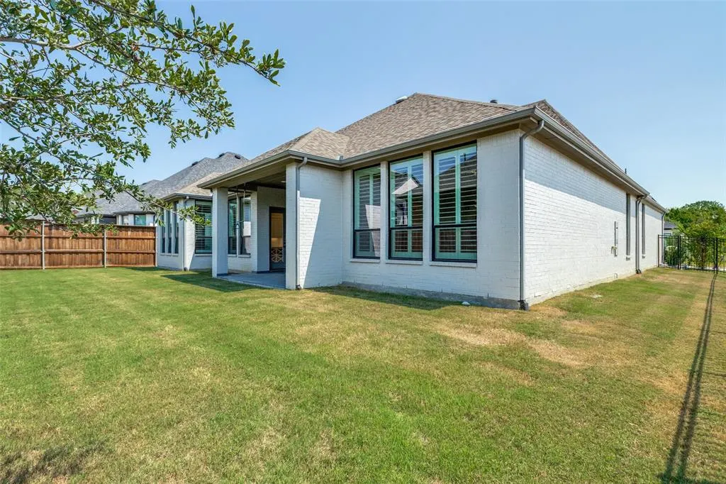 7823 Hoxie Lane