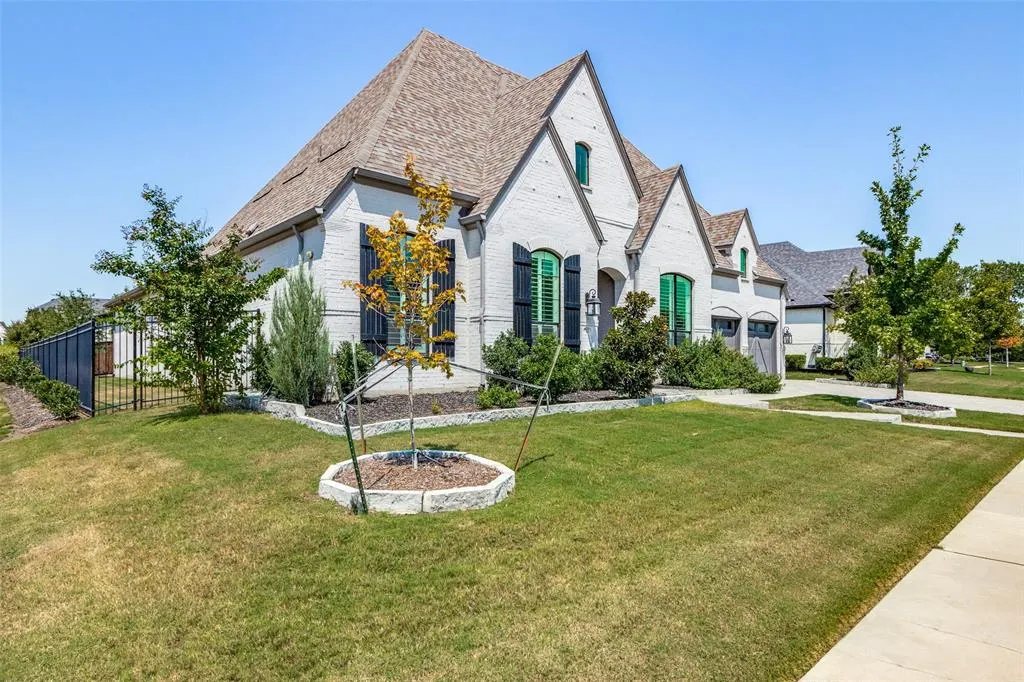 7823 Hoxie Lane