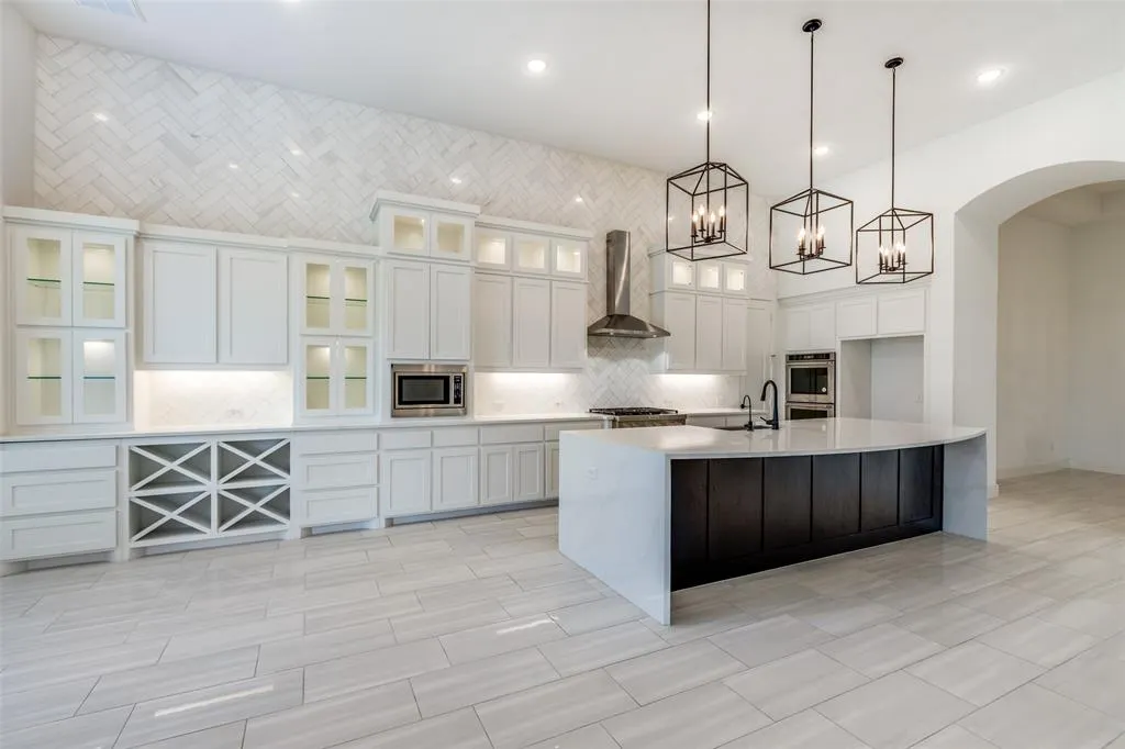 7823 Hoxie Lane