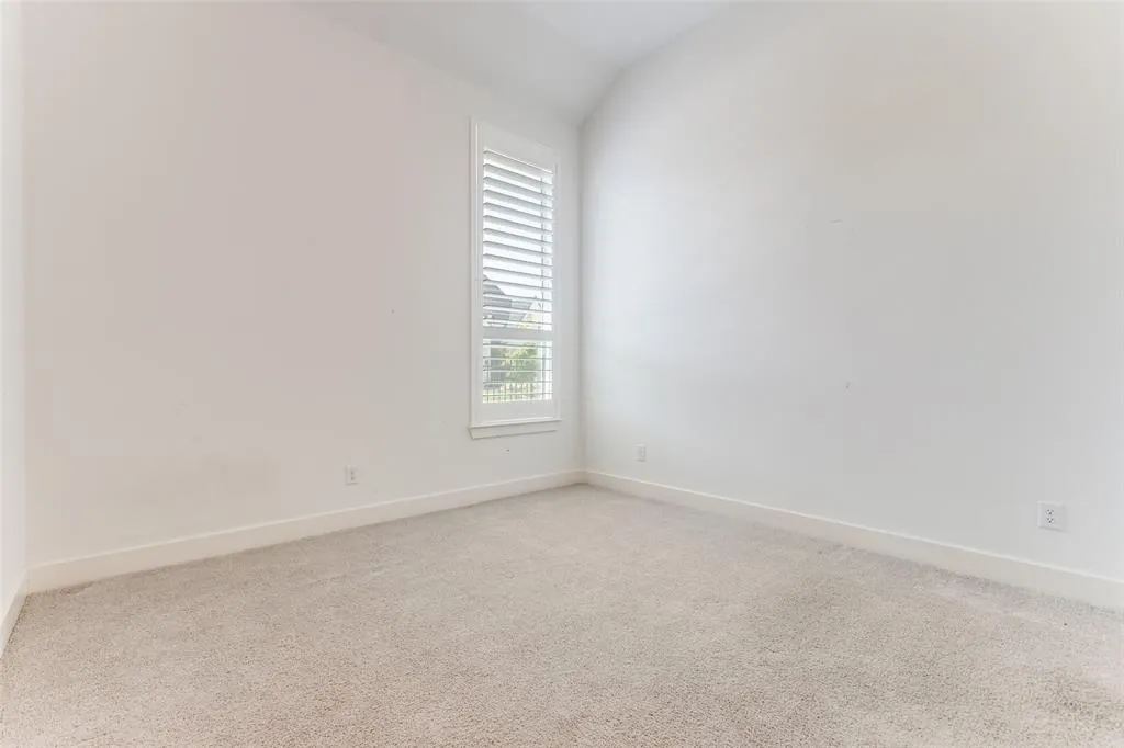 7823 Hoxie Lane