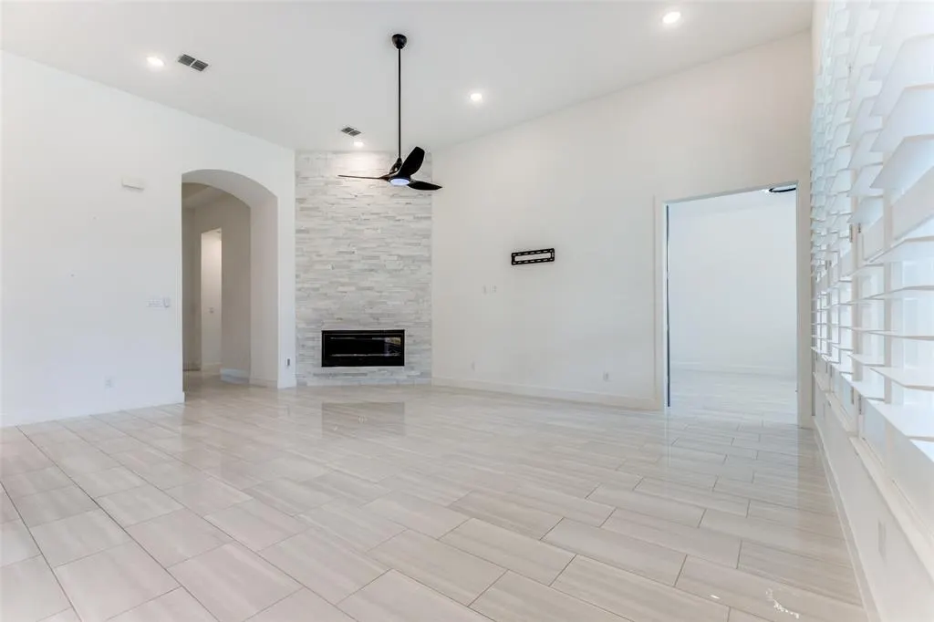 7823 Hoxie Lane