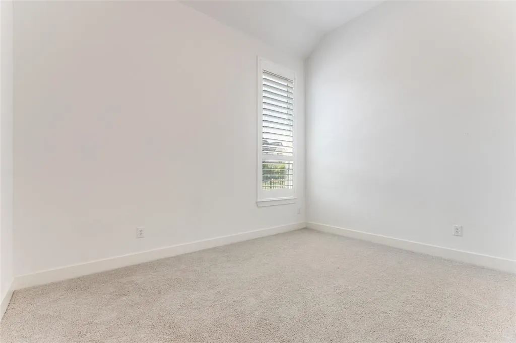 7823 Hoxie Lane