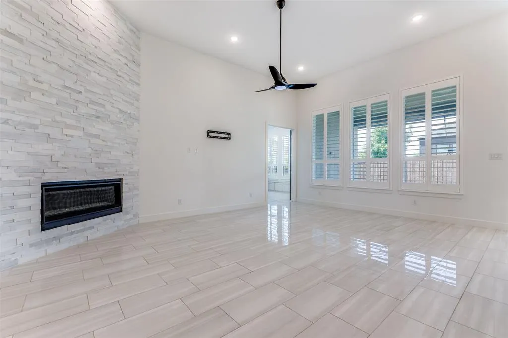 7823 Hoxie Lane