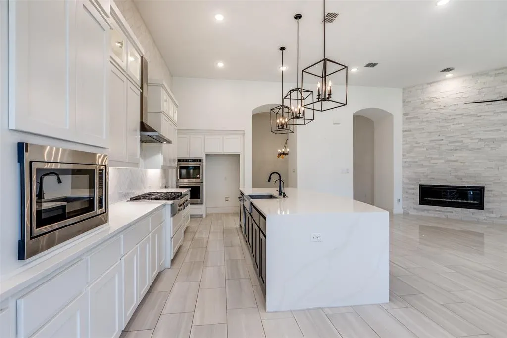 7823 Hoxie Lane