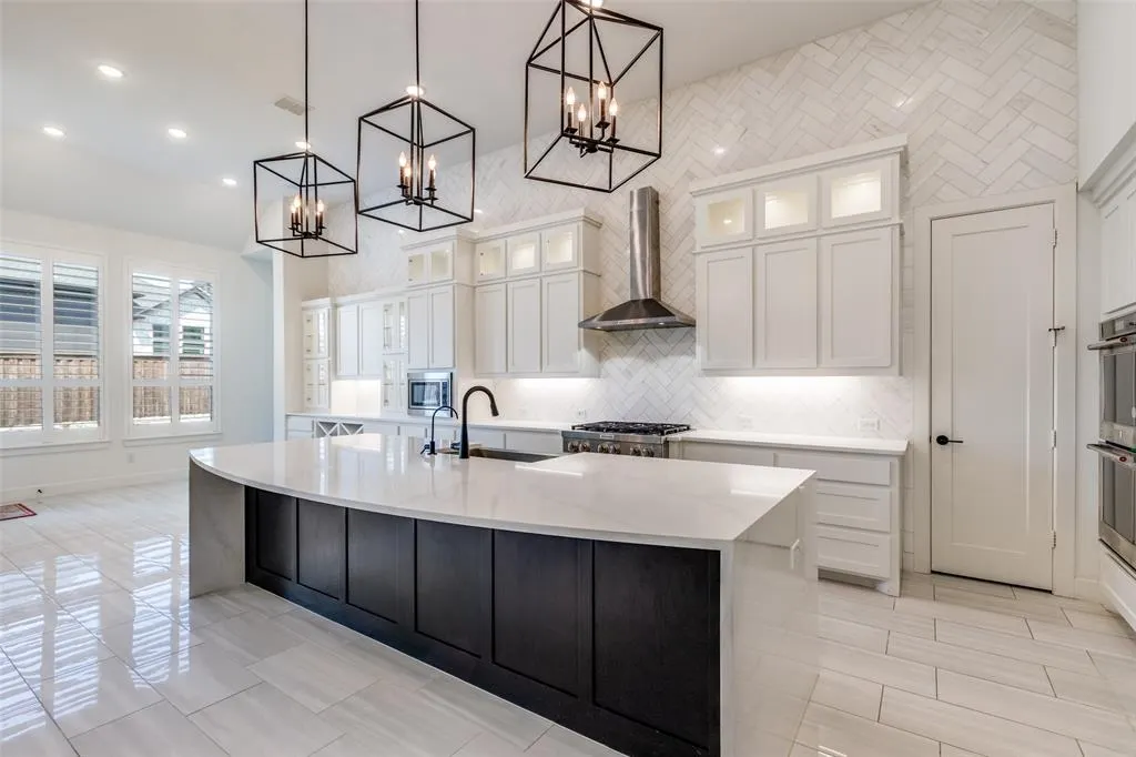 7823 Hoxie Lane