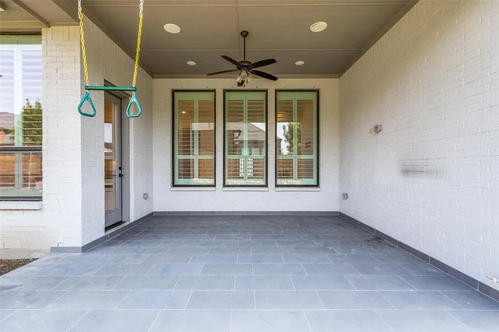 7823 Hoxie Lane