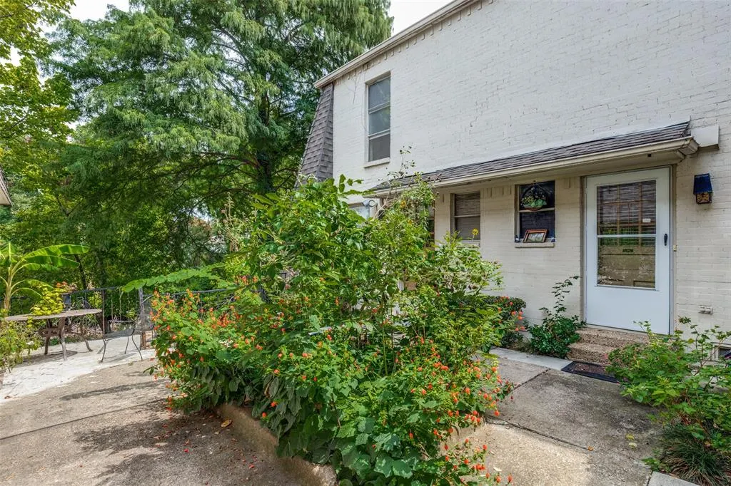 900 S Weatherred Drive, #900-L