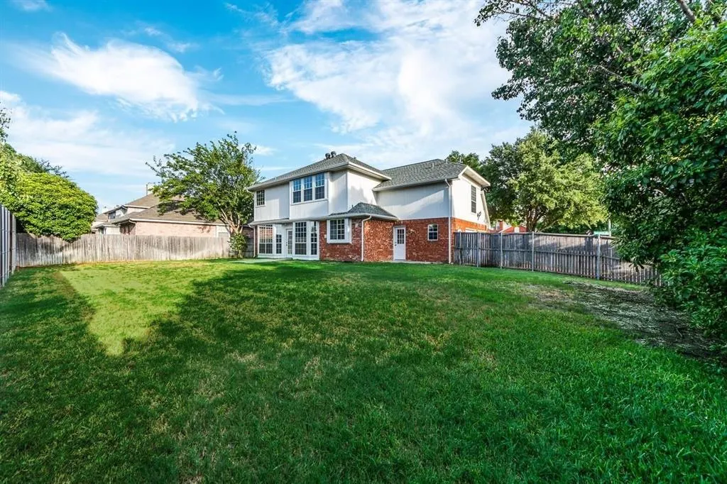 4917 Thorntree Drive