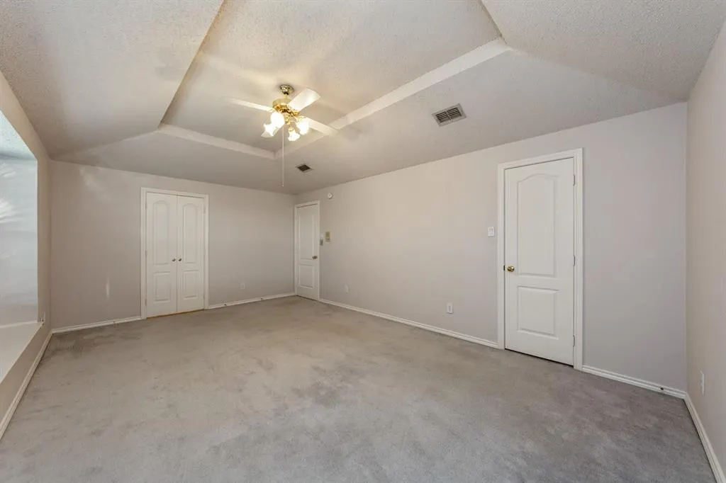 4917 Thorntree Drive