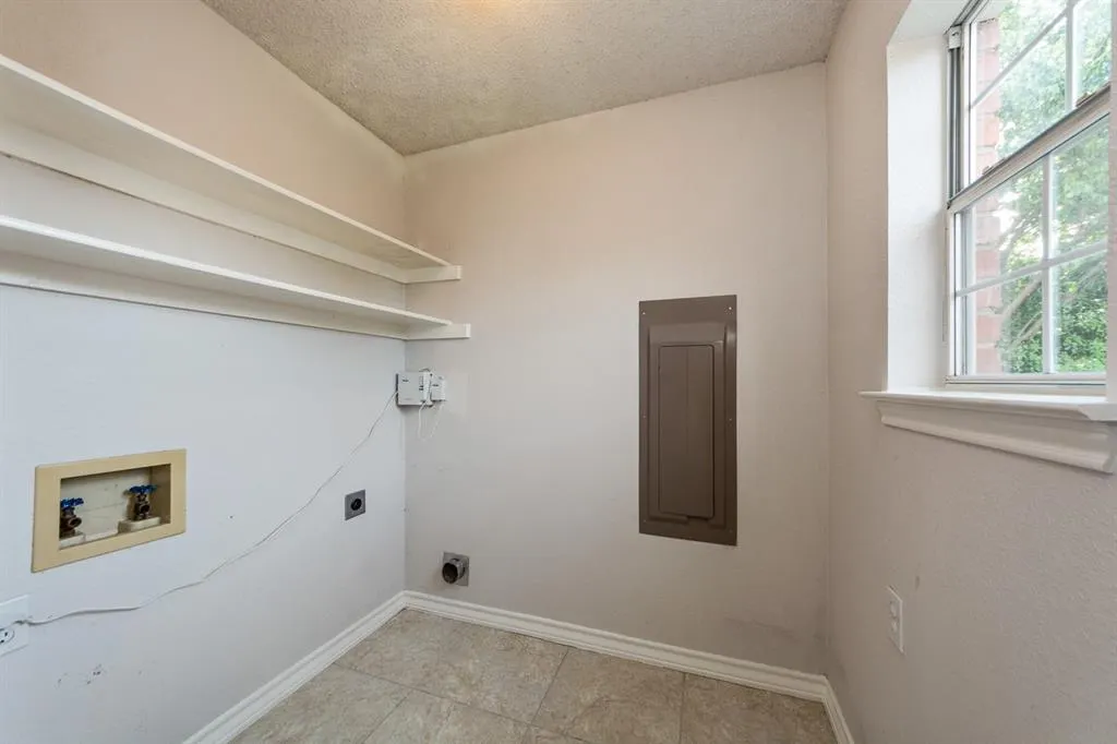4917 Thorntree Drive