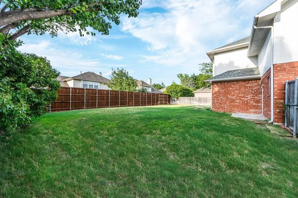 4917 Thorntree Drive