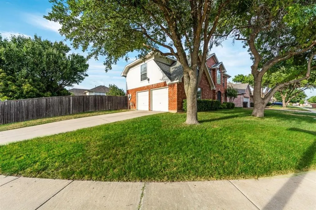 4917 Thorntree Drive
