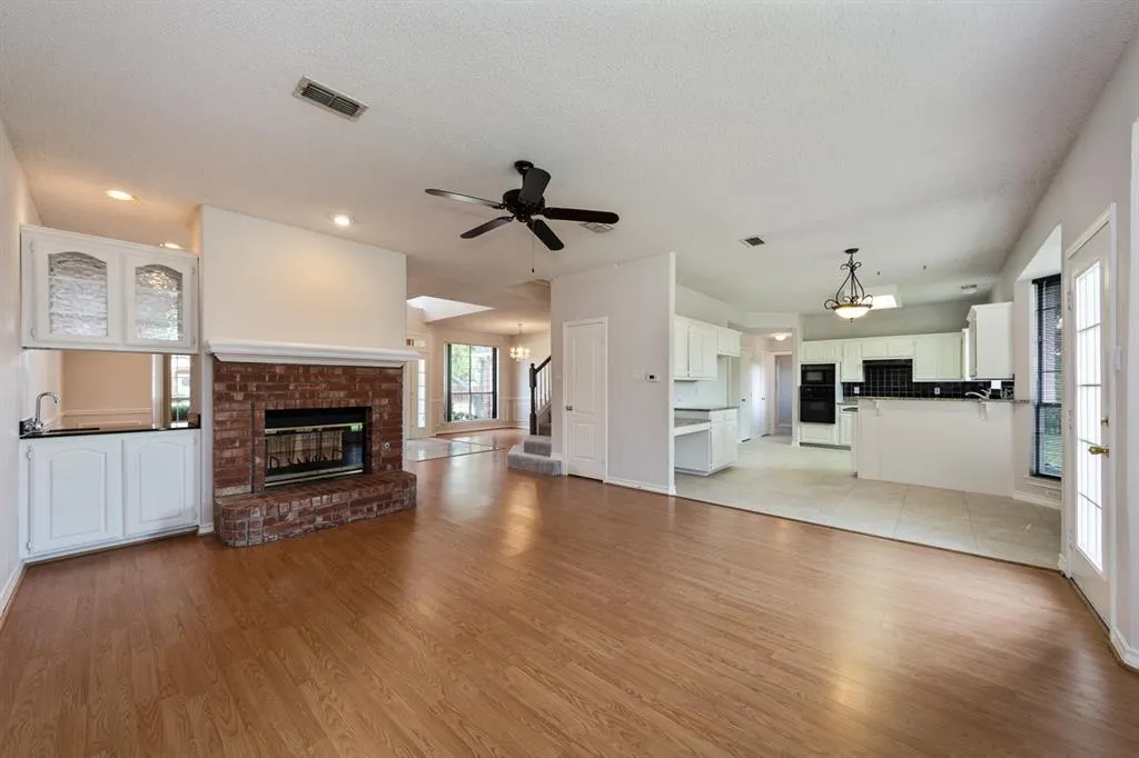 4917 Thorntree Drive