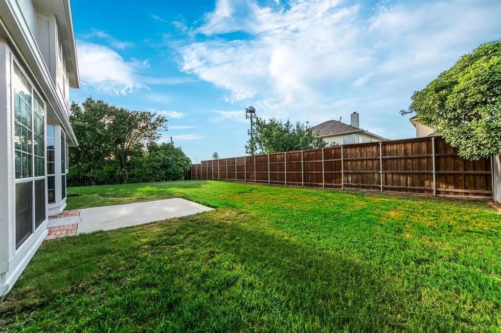 4917 Thorntree Drive