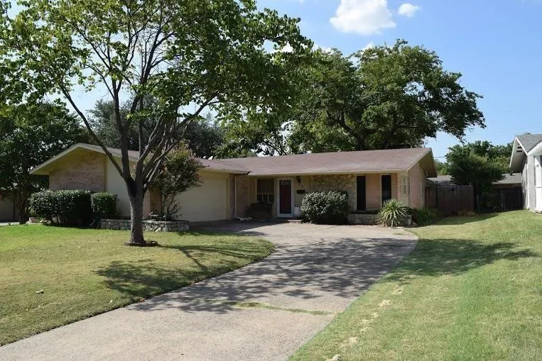 928 Wisteria Way