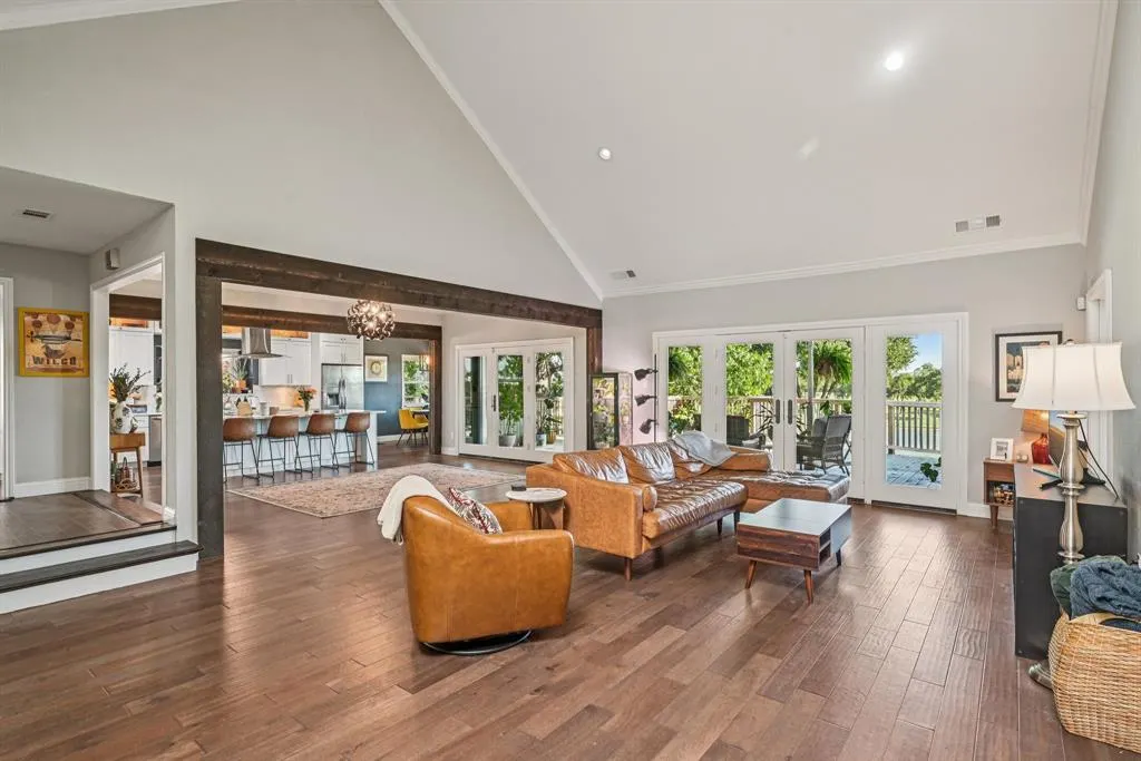 4027 Fairlakes Drive