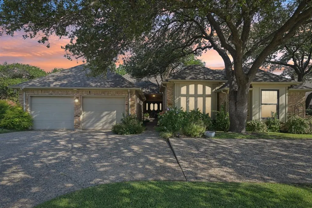 4027 Fairlakes Drive