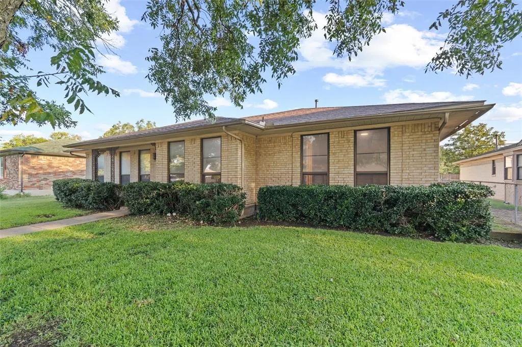 5823 Marview Lane