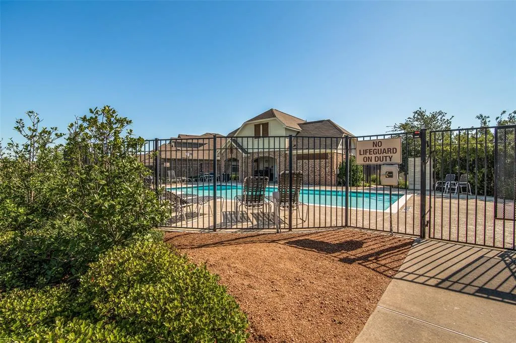 5501 Crestwood Drive