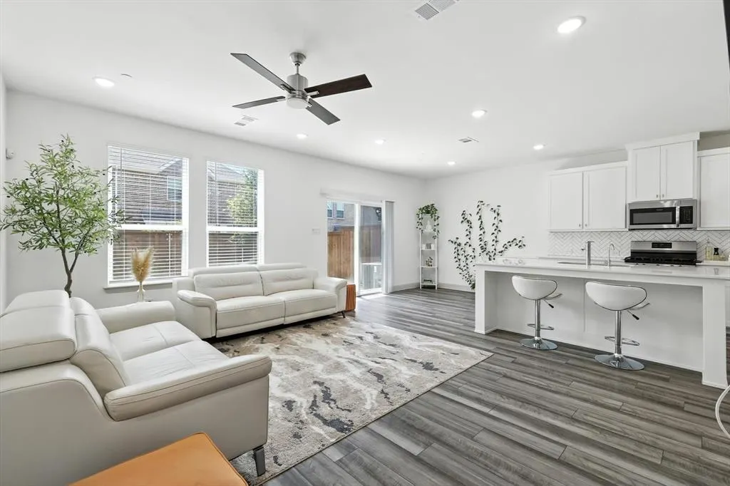 1331 Hill Country Place