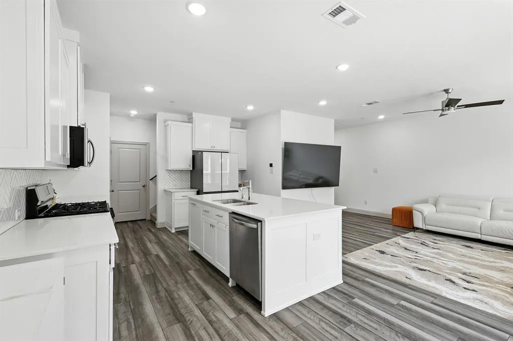 1331 Hill Country Place