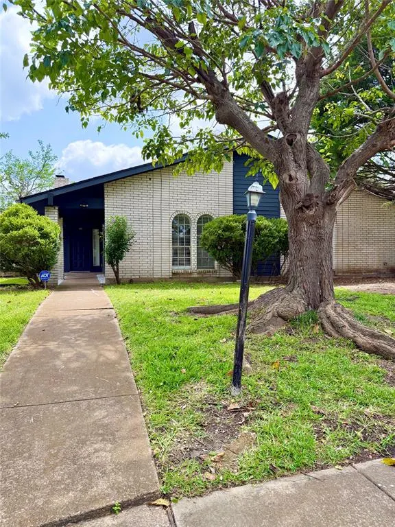 1506 Hindsdale Drive