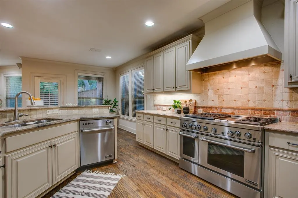 7238 Casa Loma Avenue