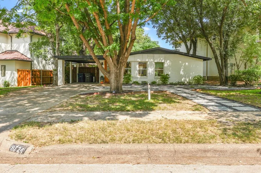 8724 Rexford Drive