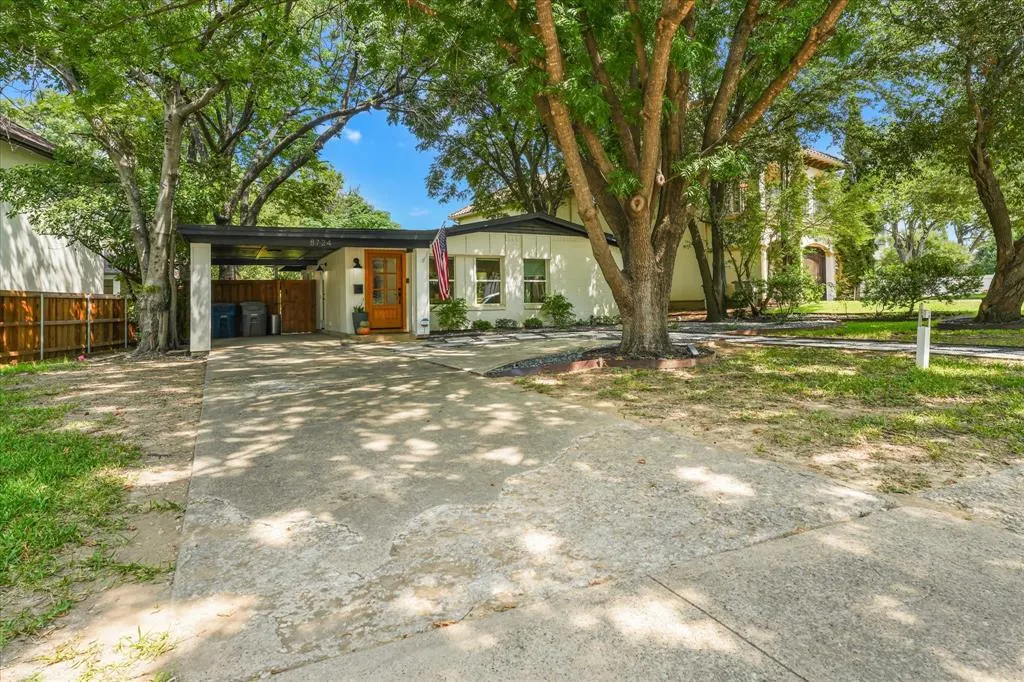 8724 Rexford Drive