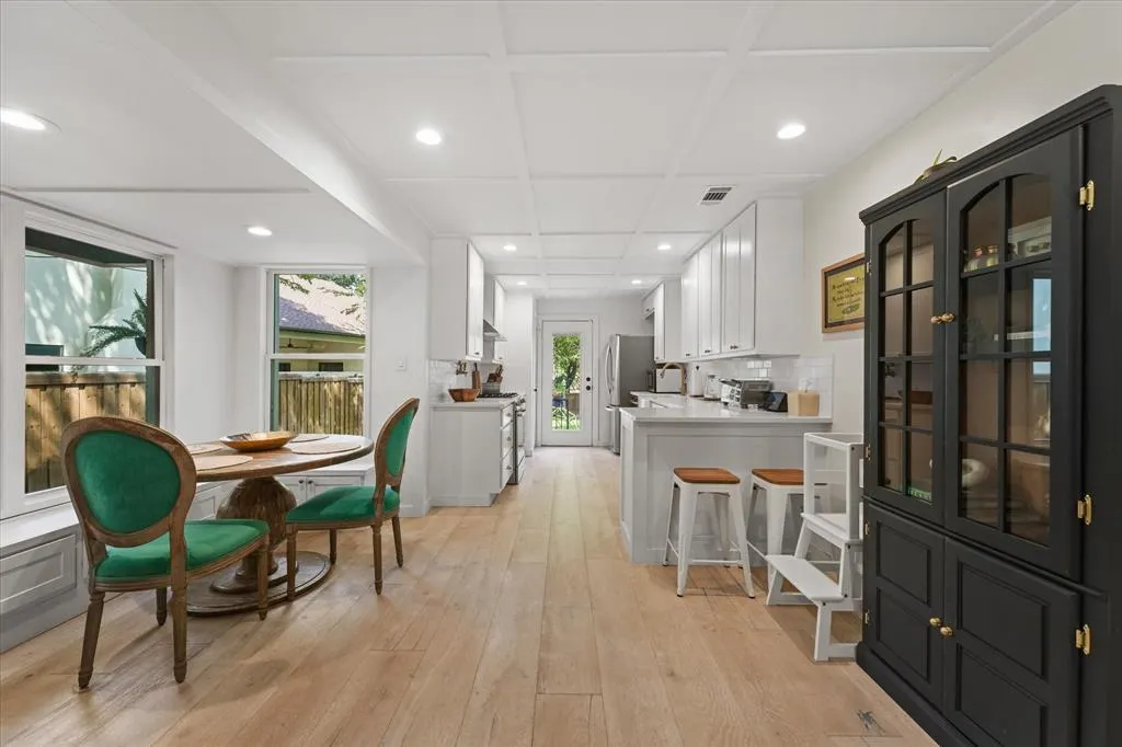 8724 Rexford Drive