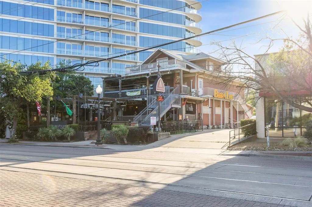 2305 Worthington Street, #322
