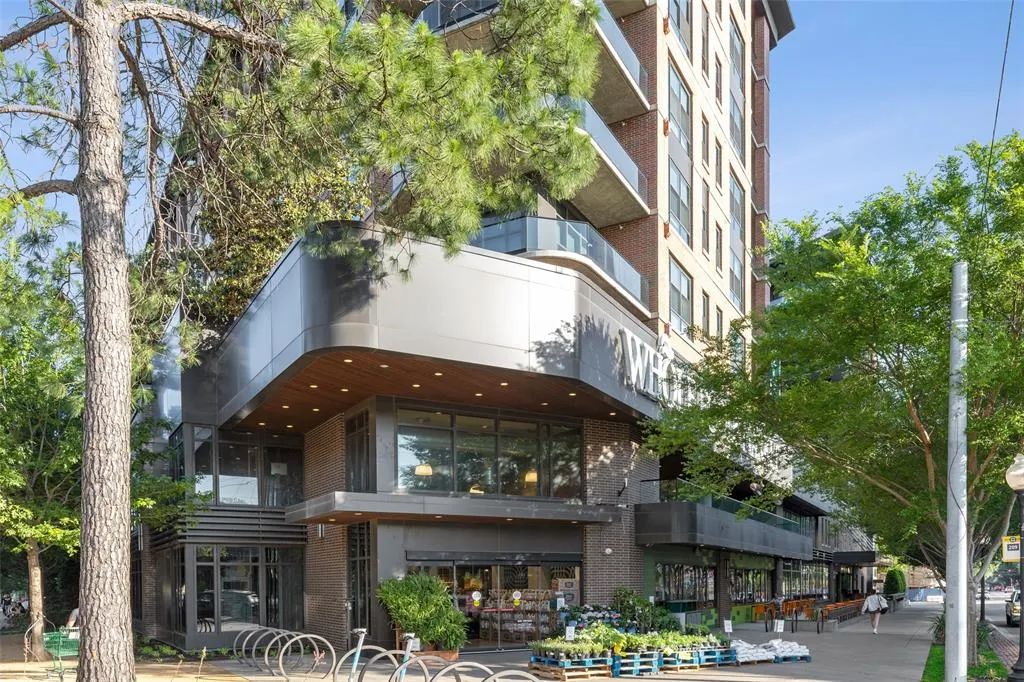 2305 Worthington Street, #322