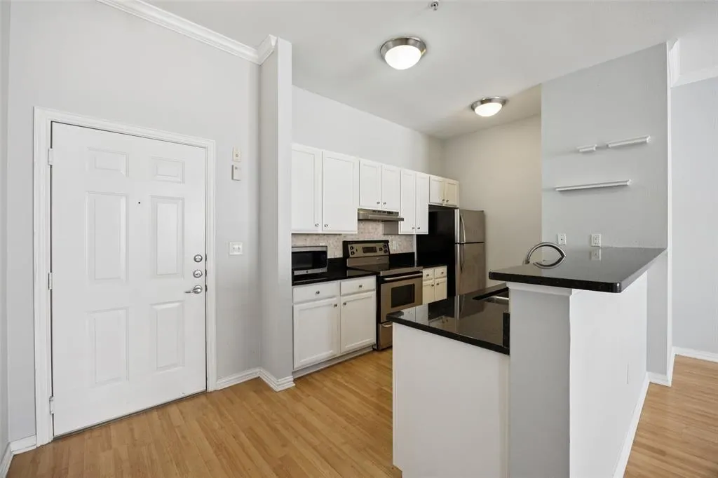 2305 Worthington Street, #322