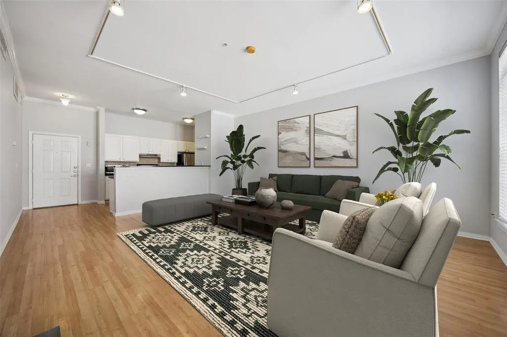 2305 Worthington Street, #322