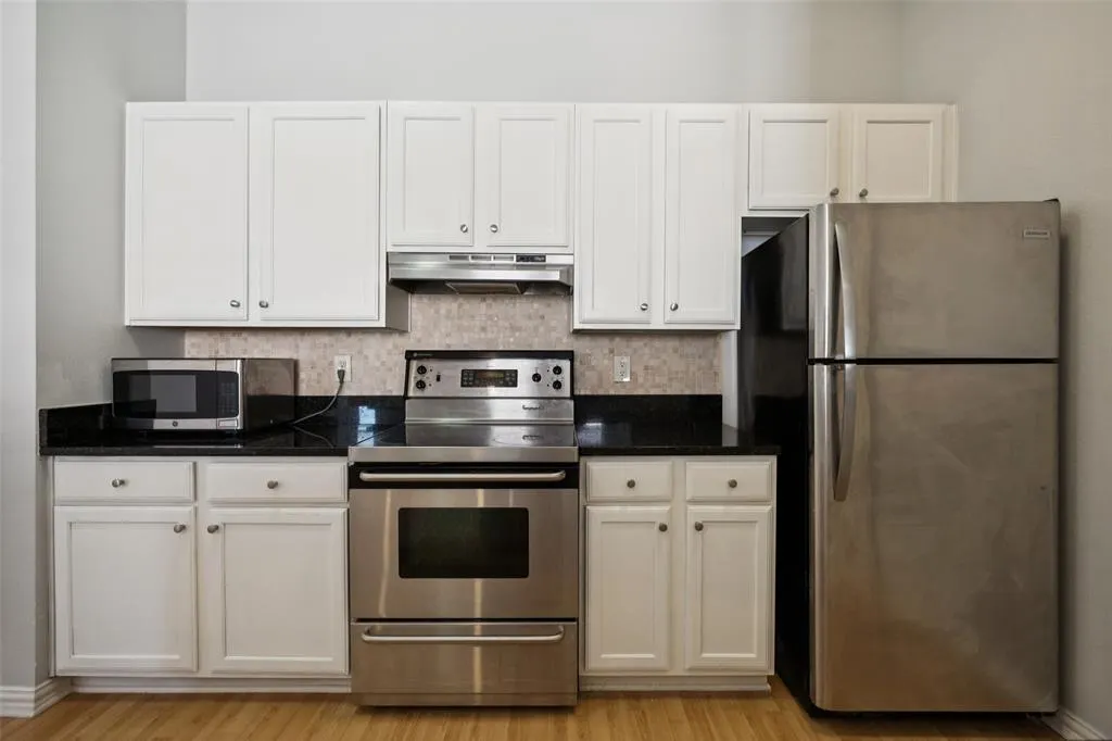 2305 Worthington Street, #322