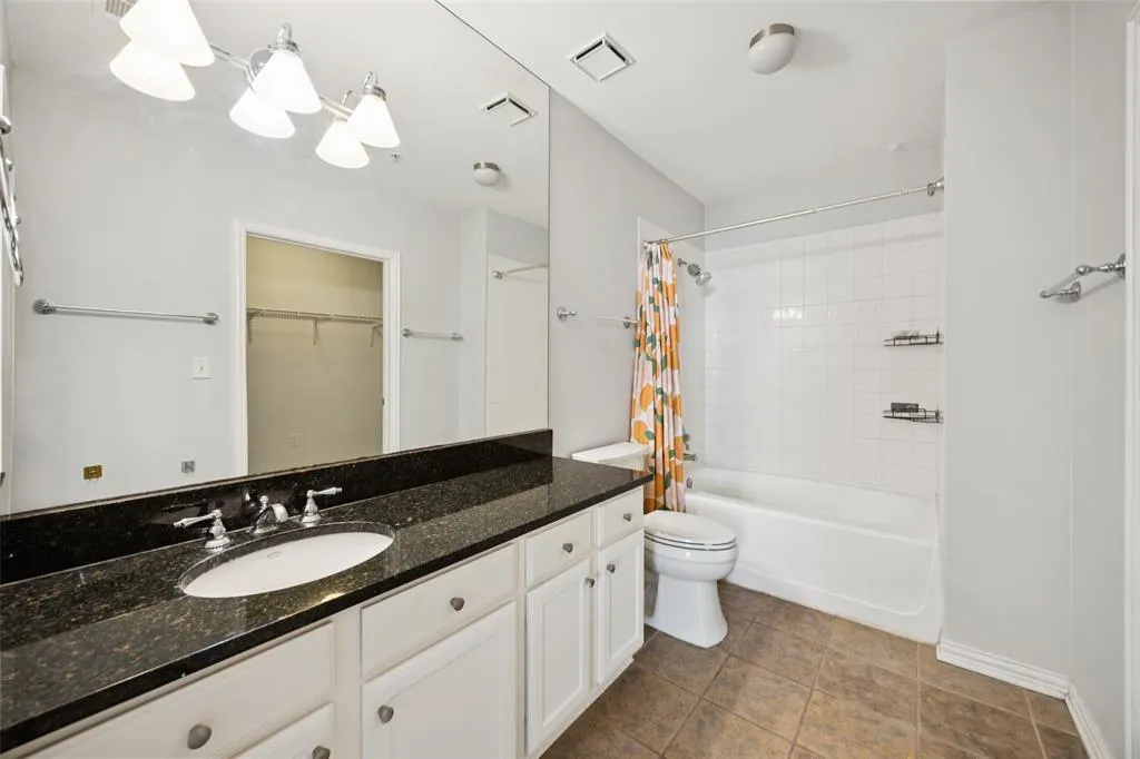2305 Worthington Street, #322