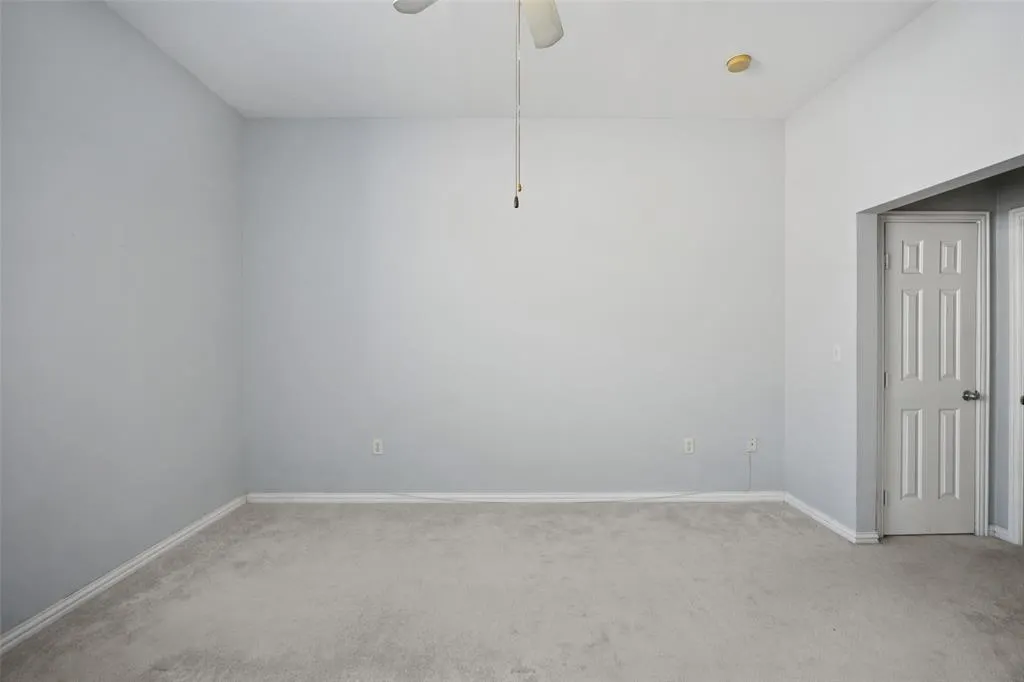 2305 Worthington Street, #322