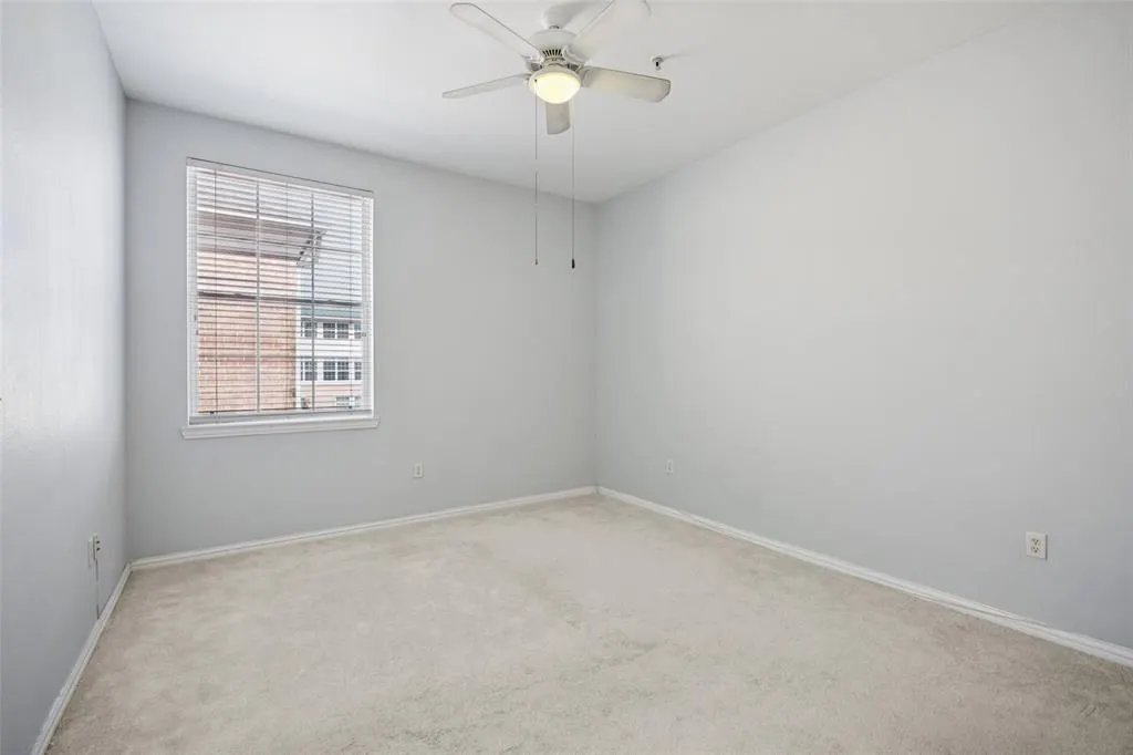 2305 Worthington Street, #322