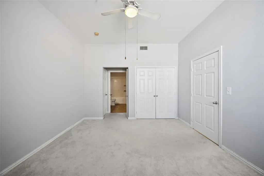 2305 Worthington Street, #322