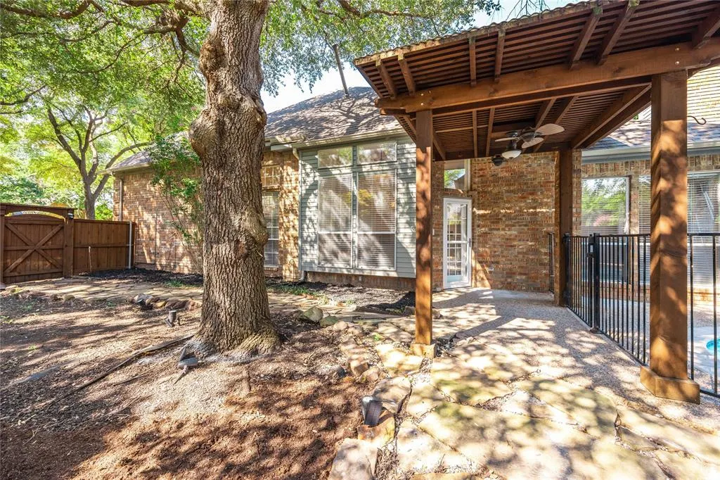 11008 Hermitage Lane